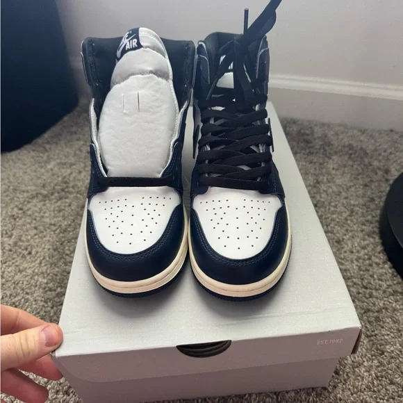 Jordan 1 High Midnight Navy - Picture 2 of 5